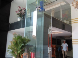 TƯỜNG KÍNH KHỔ LỚN